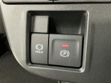 【オートブレーキホールド・電子パーキング】ホールド機能がONになっている状態でクルマが停止すると自動でブレーキが作動!知らずうちにブレーキが緩んでしまった時、運転で足が疲れた時などに役立ちます♪