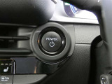 【プッシュスタート】スマートキーを携帯して、ブレーキを踏みながらスタートスイッチを押すだけでエンジンがかけられます。