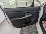 パワーウィンドウのスイッチですよ。運転席に居ながら窓を開け閉めのコントロールできます。