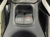 電動パーキングブレーキを搭載。スイッチ操作でパーキングブレーキを作動・解除することが可能ですので、操作の力が不要ですよ♪