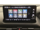 Honda CONNECTディスプレーを搭載しています。ナビ、スマホ連携、車両情報表示、各種設定操作を一つに集約した高機能タッチパネル。直感的に使える便利なインターフェースです。