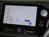 【10.5インチ純正ナビ】純正ナビを装備。タッチパネル式で使いやすく、詳細地図により目的地をピンポイントで設定できます。初めての道でも迷いにくく、ロングドライブも快適ですよ♪