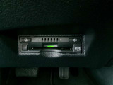 ETC車載器を装備しています。高速道路の料金所もストレスなく通行できます。すっきりとしたビルトインタイプですよ。