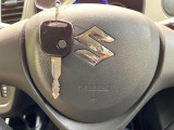 【キーレス】少し離れた場所からでもボタン一つでドアの開錠・施錠ができるのでとっても便利!ドアの鍵穴周りに傷をつけることもありません♪
