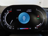 デジタルメーターは視認性が非常に良く、運転時の視線を逸らさず様々な情報の確認が行えます。