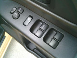 パワーウインドーのスイッチです!運転席にはオート機能が付いています!
