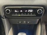 オートエアコンで車内も快適です。冬や雨の日の室内の結露防止等コンディションに加えて、冷え過ぎ、暖め過ぎに因る燃費を悪化を防ぎます。一度、温度を設定すれば自動的に過ごし易い温度に調整してくれますよ。