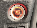 赤い丸いボタンを押して、エンジンスタートが可能なプッシュエンジンスタートシステムです!一度味わったらこの装備が必需品になってしまいます。