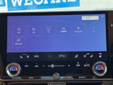 FM・AMラジオやテレビ、Bluetooth、USBなどの選択項目が画面上に並び、使いたい音源を選びやすい表示です。タッチ操作で切り替えられるため、日常の音楽やラジオ利用に役立ちます。