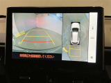 【パノラミックビュー&バックビュー】駐車時の安全確認をする為に車両上方からの映像と後方カメラからのを同時に表示しバックガイドも付いているのでバックの苦手な方でも安心して運転出来ますよ。