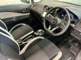 運転席まわりは、使用感も少なく良好な状態です。