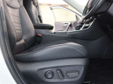 パワーシート搭載。微妙な調整が手軽にでき、ピッタリなポジションで運転することが可能です。