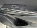 パワーウィンドウのスイッチですよ。運転席に居ながら窓を開け閉めのコントロールできます。