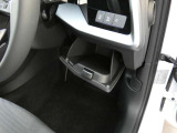 ■Audiでは独自の基準をクリアした車だけをAudi認定中古車として認めています。条件を満たした車だけが、認定資格を持つテクニシャンの手による100項目にも及ぶ点検・整備を受け、お客様のもとへ届けられます。