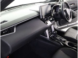 収納も便利で使いやすい。小物や大切な物をやさしく収納。カップホルダーの位置も使いやすいです♪