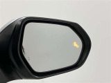 ブラインドスポットモニター付きで車線変更じの後方確認をサポートしてくれます。