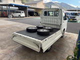 パートタイム4WD 高低二段切替式 (後輪駆動ベース) パワステ エアコン フロア5速MT 走行58592キロ 三方開 アッパーメンバーガード アングロポストプロテクター 荷台マット 中古スタッドレス