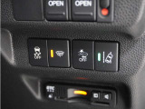 ◆VSA◆横滑り防止装置が装備されています。コーナーリング時の横すべりを抑える機能と、車両の急激な挙動変化を抑える機能で、安定した走行を実現しています。運転に安心とゆとりが出来ます。