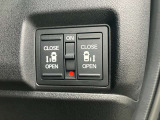 ★両側パワースライドドア★狭い駐車場や壁際などでの乗降りに便利!操作はワイヤレスリモコン、室内のコントロールスイッチ、ドアハンドルで行えます!お子様がいる家庭など欲しい装備の1つですよね★