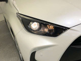 「ハロゲンヘッドライト」です。昔ながらの電球タイプで、他のタイプに比べ電球の取り換えが簡単安価で出来ます。