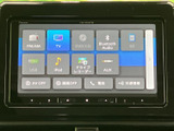 ラジオやテレビ、ディスク、Bluetoothなどのメニューが並び、使いたい音源を画面から選べます。複数の再生方法を選択でき、日常の移動中も好みに合わせて活用できます。