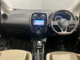 【運転席・助手席】運転席の足もともゆったりで長距離ドライブでも快適に★