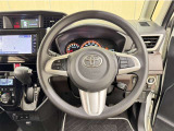 ステアリングスイッチ搭載!手を離さずに手元のスイッチでさまざまな操作が可能。運転中、視線をそらさなくても操作ができて安全です!