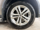 225/60R17ノーマルタイヤ装着車♪各種アルミホイールや、スタッドレスタイヤも取扱いしております。是非ご相談ください♪