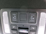 両側電動スライドドアを装備しています。狭い駐車場でも安全に開閉でき、さらに間口が広く乗り降りもし易いですよ。