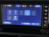 AM・FMやディスク、テレビ、Bluetoothなど複数の音源が一覧で表示されます。聴きたい音源を画面から選べるため、通勤やお出かけなど日常の移動で便利に活用できます。