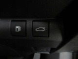 パワーバックドアスイッチ搭載!運転席からスイッチ操作でバックドアを自動開閉でき、とても便利です♪