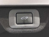 パワートランクリッドでスイッチ1つでトランクを閉じる事が出来ます。