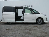 便利な両側パワースライドドアも装備され、大きなスライドドアを楽々開閉