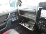 4WD/5速MT/ナビ/TV/バックカメラ/Bluetooth/電動格納ドアミラー/アルミホイール/シートヒーター/キーレス/エアコン/パワーウィンドウ/フロアマット/ドアバイザー
