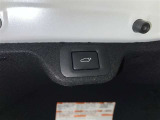 【パワーバックドア】ボタン一つでテールゲートが自動で開閉します。
