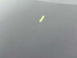 ボンネットにキズあり