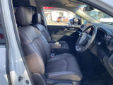 適度なホールド感と快適な座り心地の運転席シートまわり!