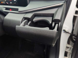 運転席・助手席にカップホルダー装備です