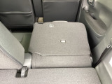 リアシートは簡単に倒すことができるので、ラゲッジルームも広がります。