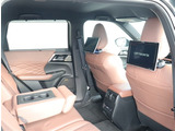 『1台』のお車に対して、3名体制で日々議論を重ね仕入れを行っております。
