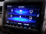 CD、DVD、Bluetooth、AM、FM、スマートフォン接続ができます。