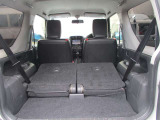 後席を倒せばさらに広い荷室スペースの確保が可能です♪広々スペースで荷物も沢山積めちゃいます!