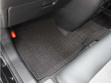 Honda認定中古車に新品の純正フロアマットを装着しました。気分よくドライブをお楽しみいただけます♪