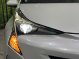 【LEDヘッドライト】悪天候や夜間走行時も良好な視界を確保し安心して運転できる高輝度LEDヘッドライトを装備!点灯速度が早く、消費電力も抑えられています。