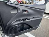 「中古車ハイブリッド保証」付き。ハイブリッド機構を無償で保証します。保証期間は、初度登録年月から10年目まで、またはロングラン保証が終わってから3年間。ただし累計走行距離が20万km以内です。