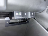 グローブボックス内にETC車載器も装備しております。