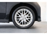 純正のアルミホイールが足元を飾ります!タイヤサイズは155/65R14 になります。