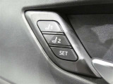 運転席のシートポジションを記憶・再現できるメモリー機能を搭載しています。