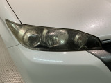 ディスチャージヘッドライト搭載でしっかり明るく照らしてくれるので、夜間走行や不慣れな道でも安心です。