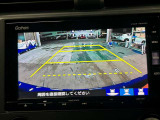 【バックカメラ】運転席から画面上で安全確認ができます。駐車が苦手な方にもオススメな便利機能です。